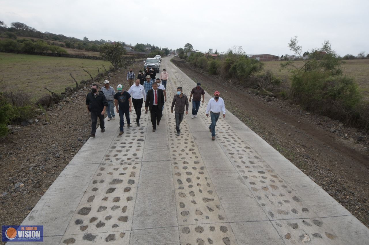 Humberto Arróniz supervisa avance en camino La Concepción-Cuto de la Esperanza