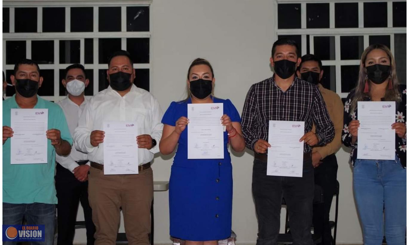 Rosa Elia Milán Pintor, recibió la constancia de mayoría como presidenta municipal electa de Cuitzeo