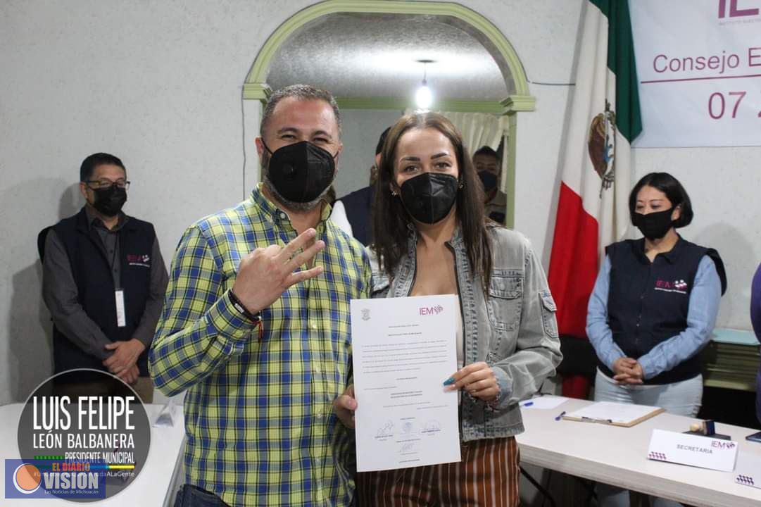 Luis Felipe León Balbanera, recibió constancia que lo acredita como alcalde electo de Zacapu 