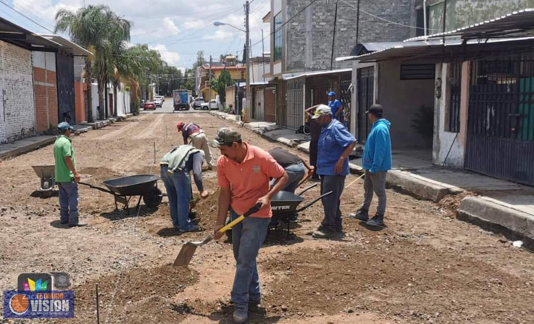 Gobierno de Zacapu, continúa trabajos de rehabilitación de la calle Nardo en Loma Jardín