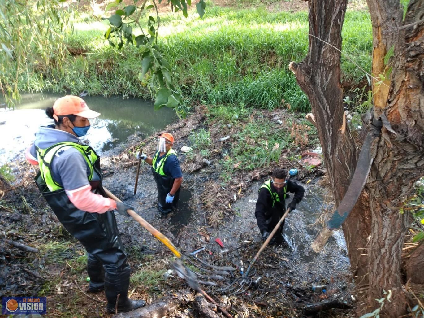 Gobierno de Morelia retira taponamiento en Río Chiquito