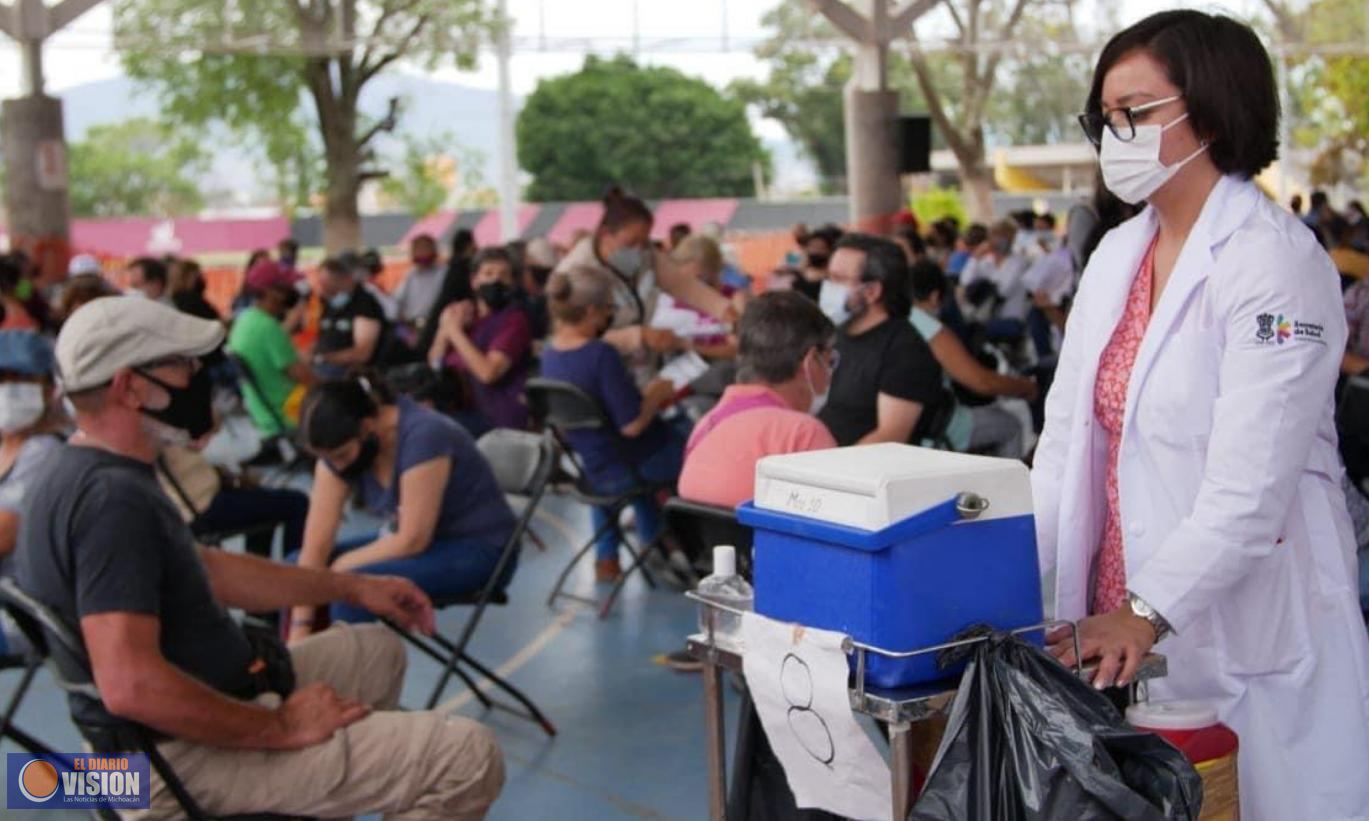 Reconoce AMLO baja en vacunación; dice que es por menos disponibilidad