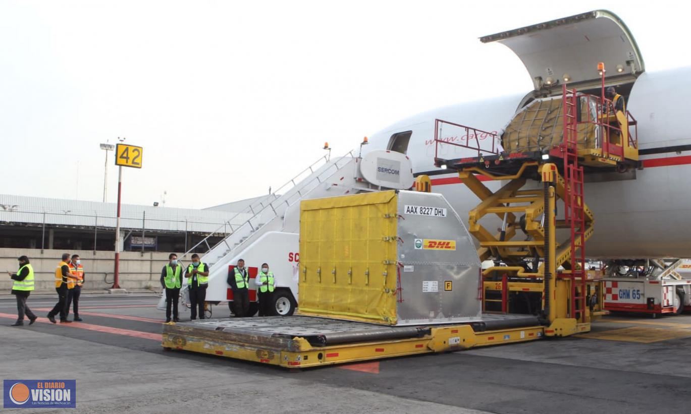 Llegó al AICM nuevo lote con más de 290 mil vacunas anticovid de Pfizer