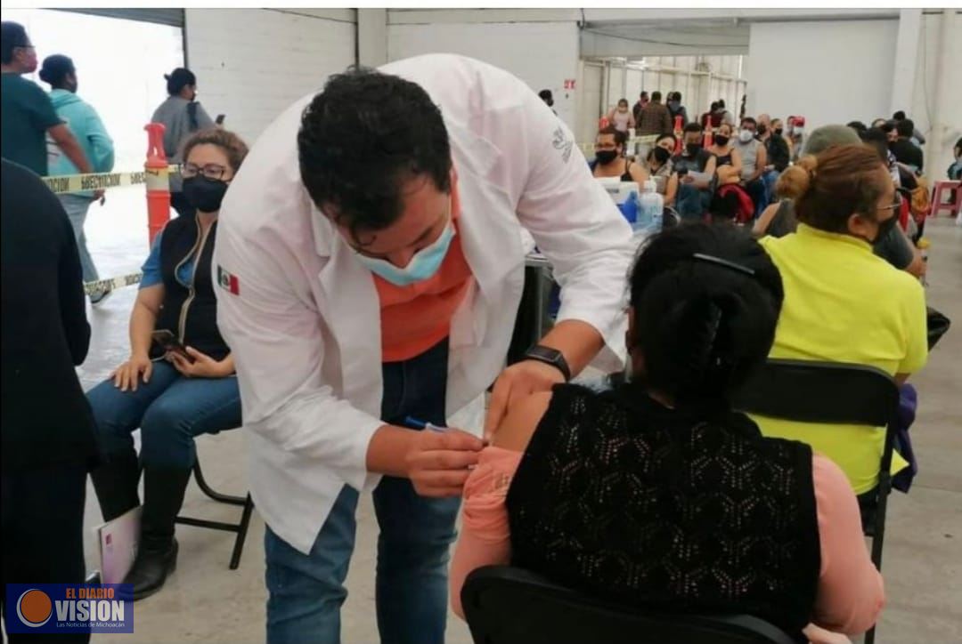 Avanza vacunación anti COVID-19 para población de 40 a 49 años 