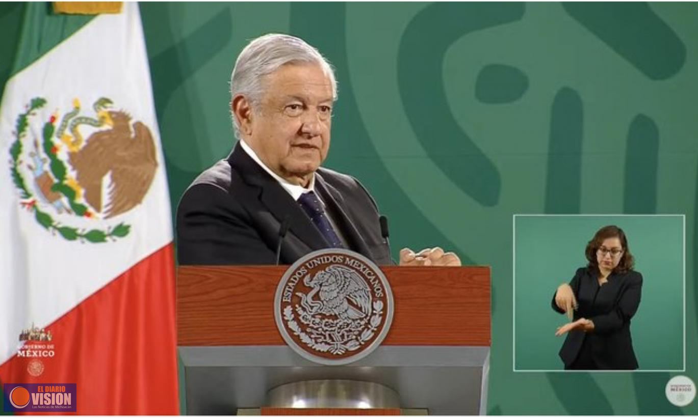 AMLO de nuevo contra el INE; ahora por la consulta