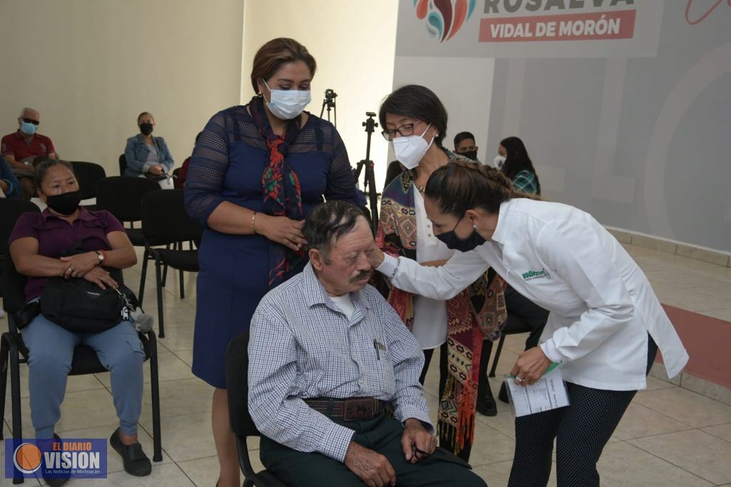 DIF Morelia continua con entrega de aparatos auditivos