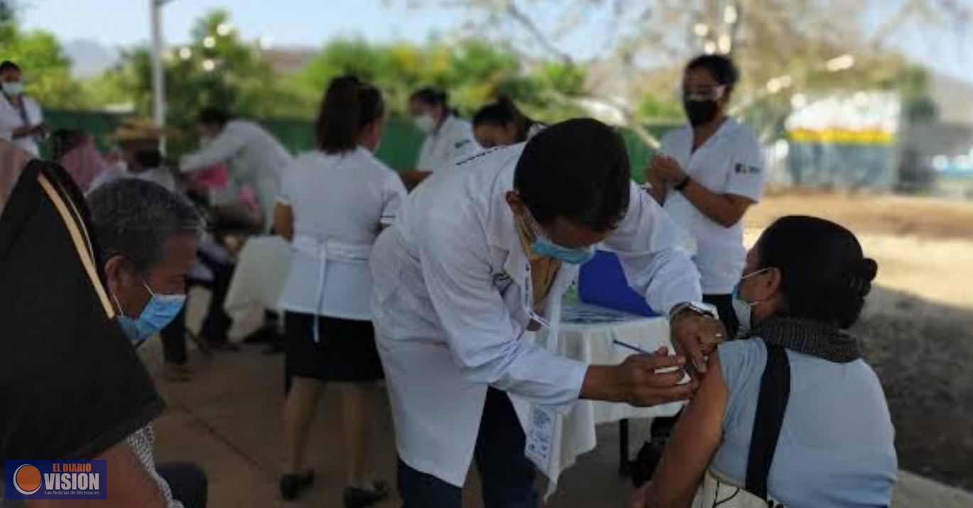 Aplicadas 209 mil 381 vacuna anti-COVID-19 a población de 40 a 49 años