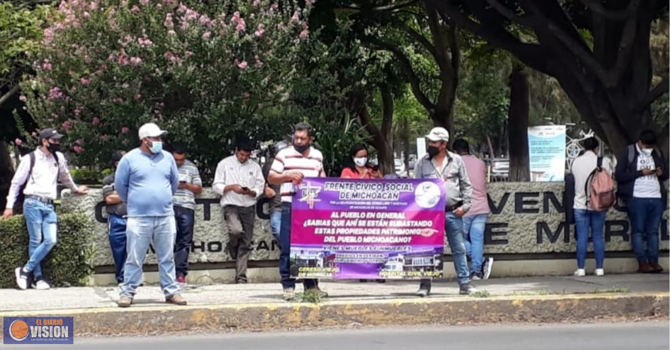 Ex trabajadores de la JC protestan, por remate de terrenos y maquinaria 