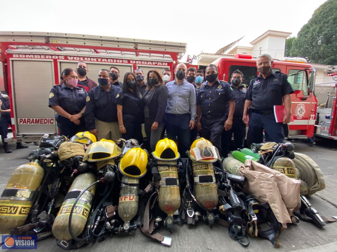 Presidente de Tarímbaro asiste a la entrega de equipo a Bomberos de Tarímbaro