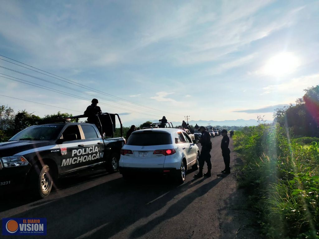 Libre tránsito en Aguililla, elementos policíacos, refuerzan operativo