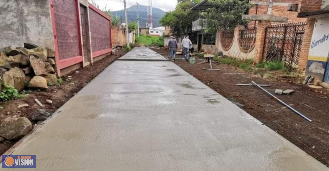 Gobierno de Zacapu, avanza en obra de pavimentación en la comunidad de Tirindaro 