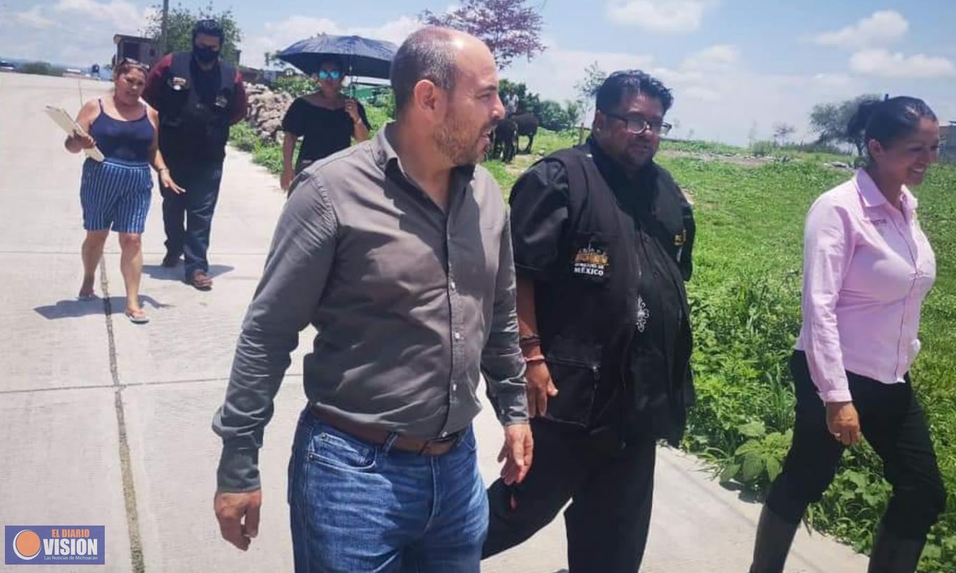 Eric Gaona, supervisó el lugar donde se instalará el Banco de Bienestar en la Tenencia de Téjaro
