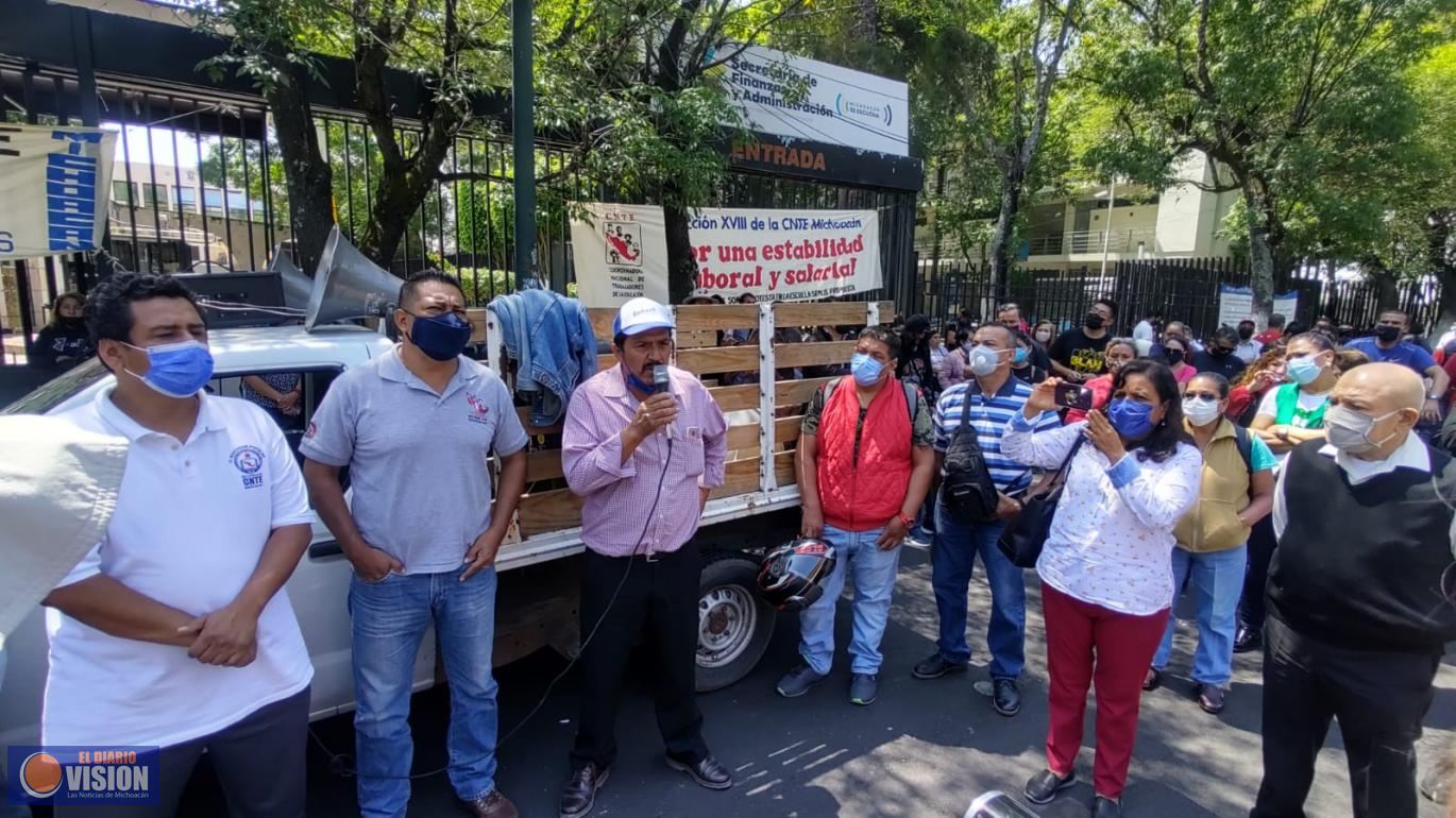 Maestros democráticos, demandan pagos atrasados 