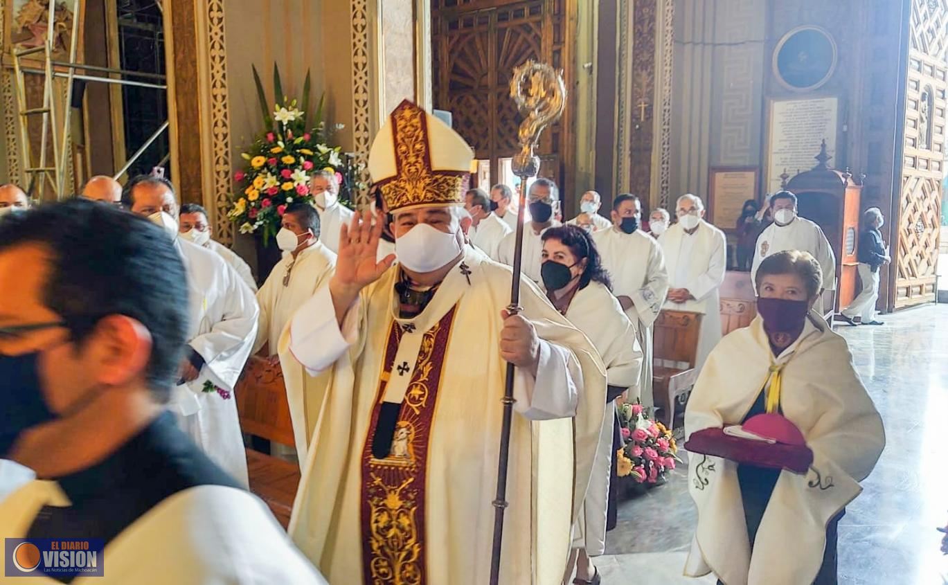 Arzobispo Carlos Garfias Merlos, celebra 25 años de Ministerio 