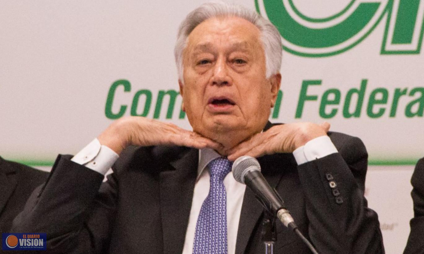 Bartlett exige a reportero quitarse el bozal (cubrebocas)