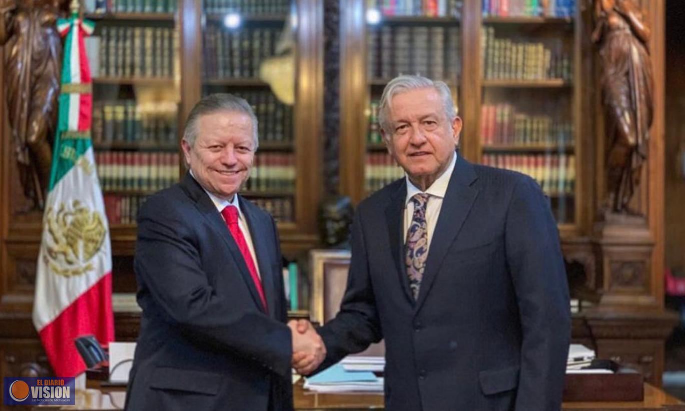 AMLO desayuna con el presidente de la SCJN