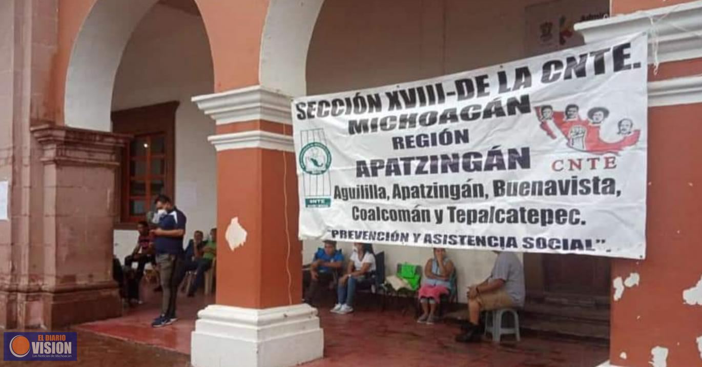 Maestros, siguen con tomas de casetas, presidencias y oficinas receptoras