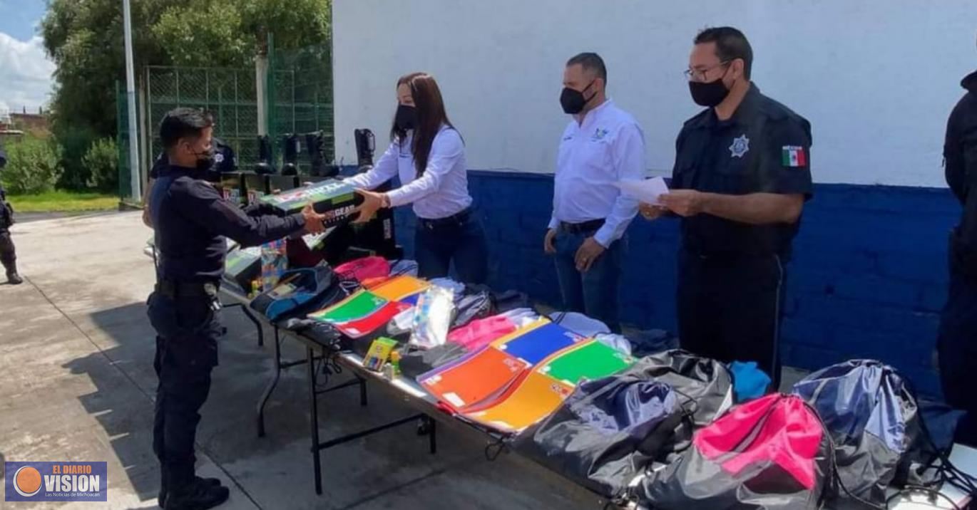 Luis Felipe León Balbanera, entregó artículos tácticos a elementos de Seguridad Pública Municipal