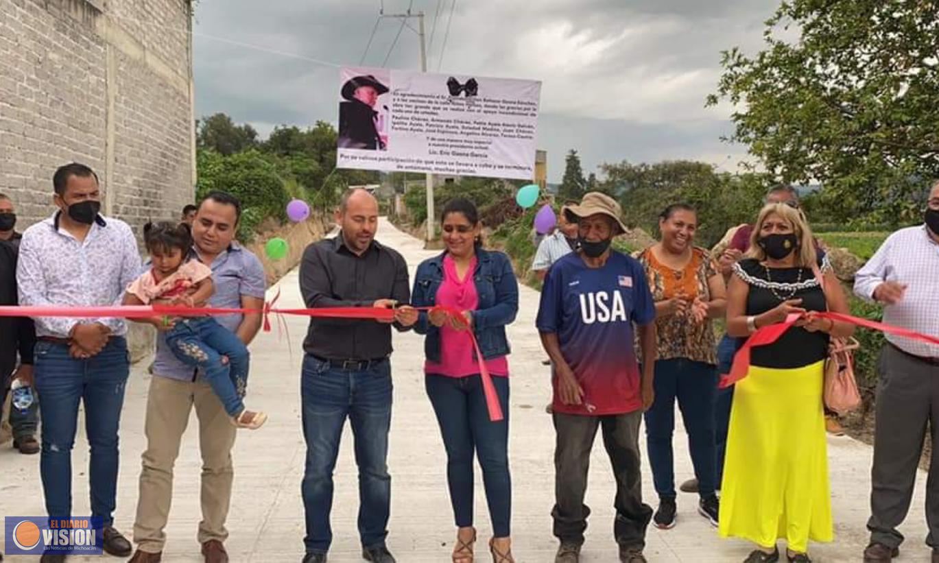Eric Gaona García, inauguró la calle Niños Héroes en la cabecera municipal