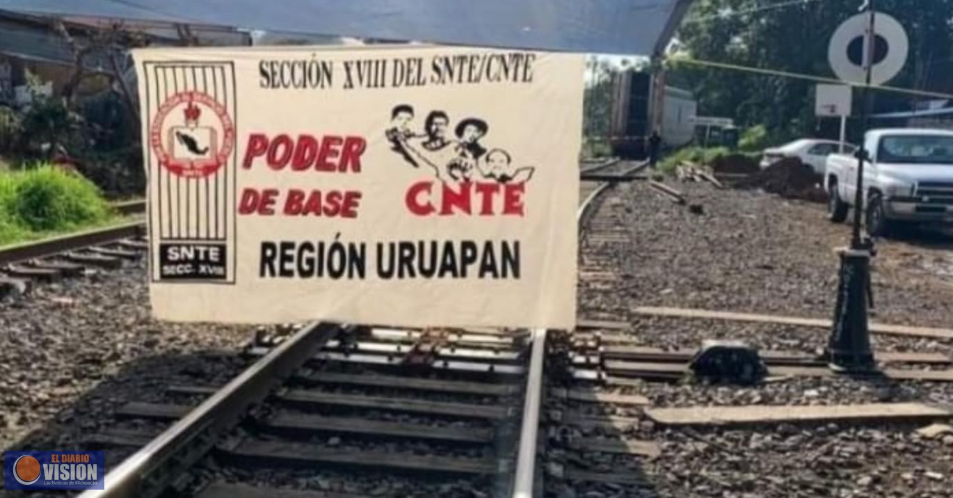 Sigue bloqueo de vias del tren en Caltzontzin  
