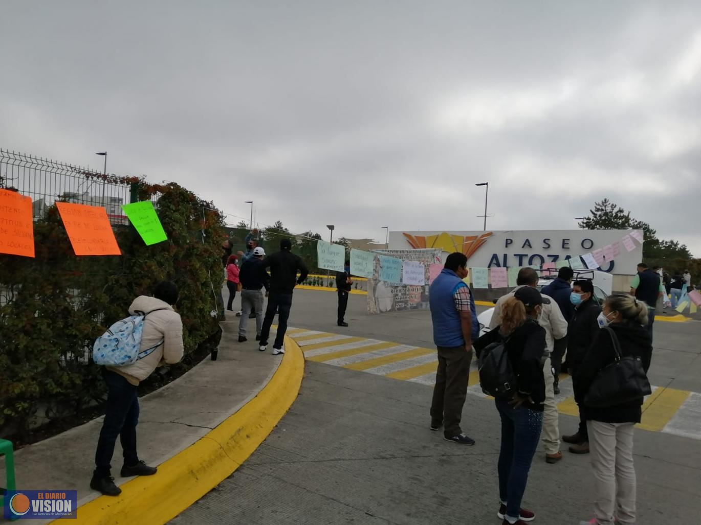 Maestros demócraticos se manifiestan en Altozano