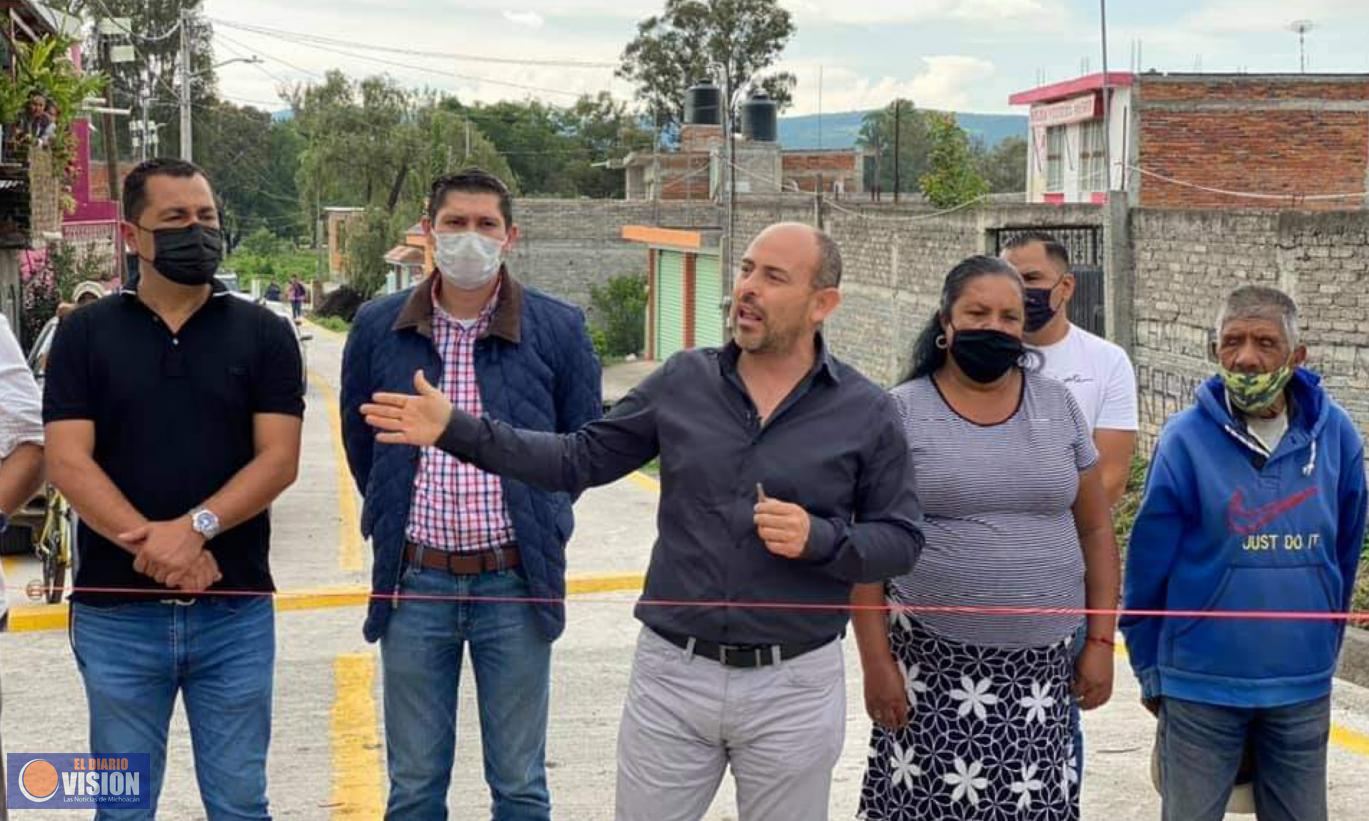 Eric Gaona García, inauguró la calle Tarímbaro-El Colegio