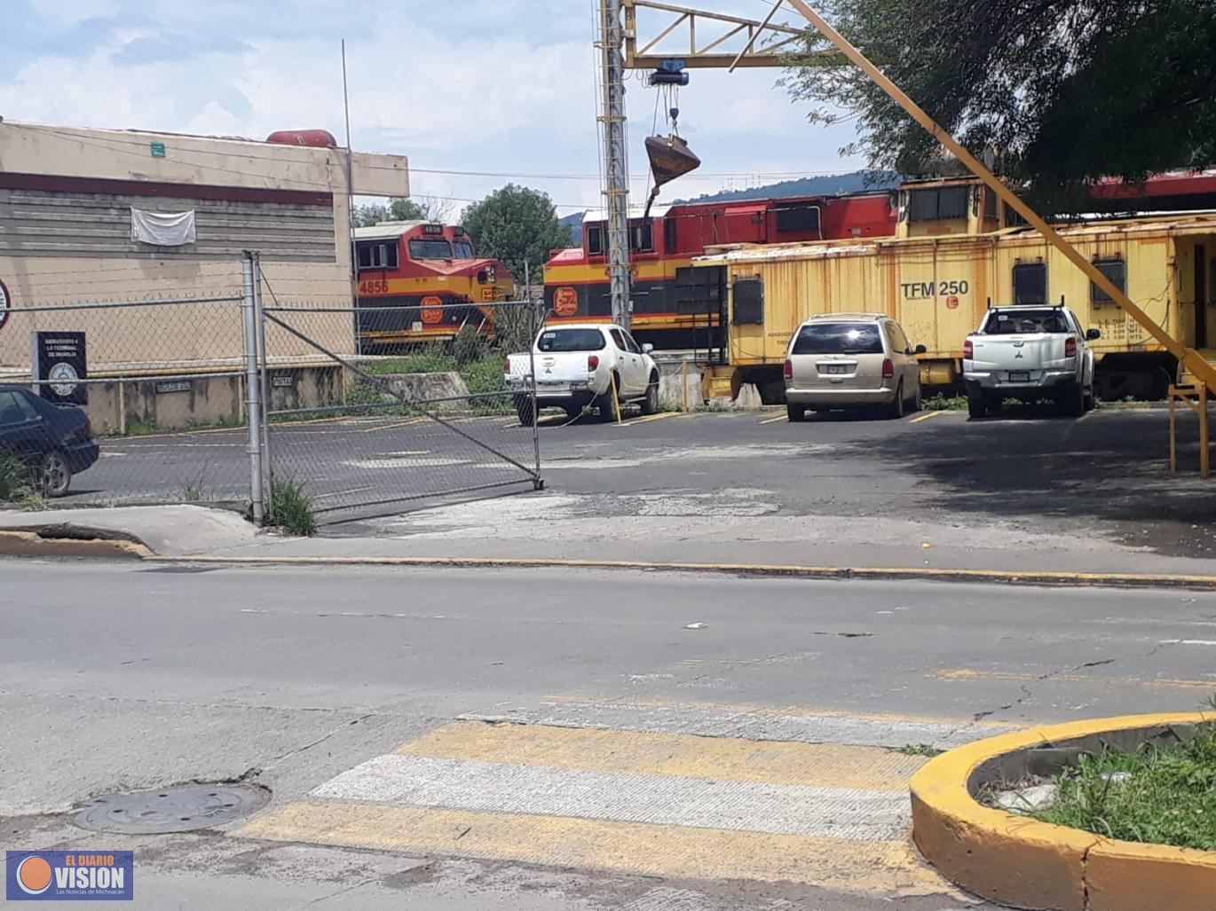 Suman 21 días de bloqueo a vías del tren