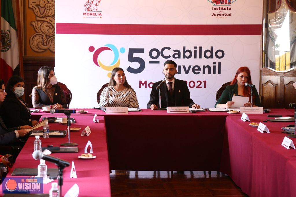 Toma protesta Humberto Arróniz a Cabildo Juvenil 2021 de Morelia