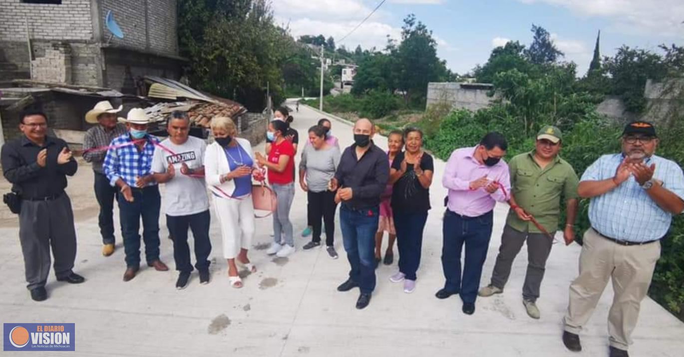 Eric Gaona García, inauguró unas obras en la localidad de Santa Cruz