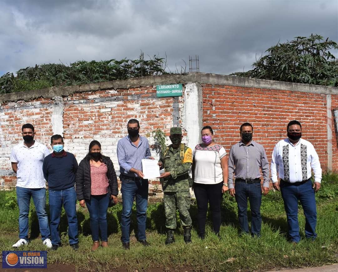 Adrián Melgoza Novoa,  entregó terreno para construcción del Banco de Bienestar en Erongarícuaro