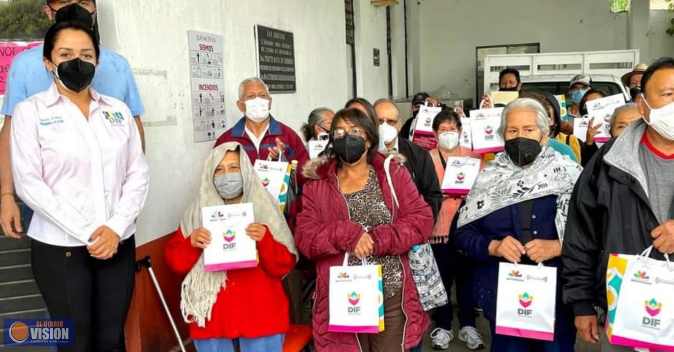 DIF Zacapu, entrega aparatos auditivos a 40 personas de escasos recursos económicos