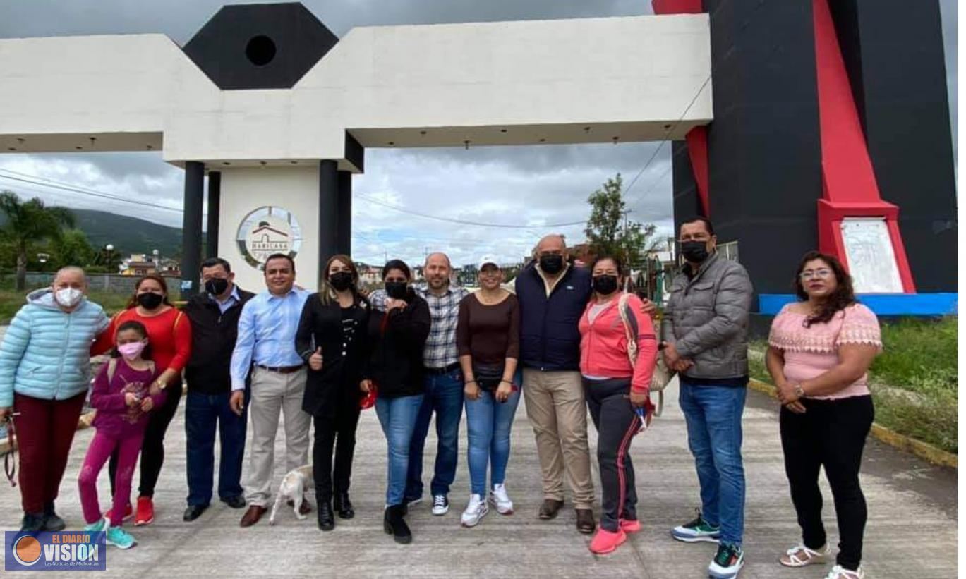Eric Gaona García, inauguró la pavimentación del acceso principal al Fraccionamiento Metrópolis II