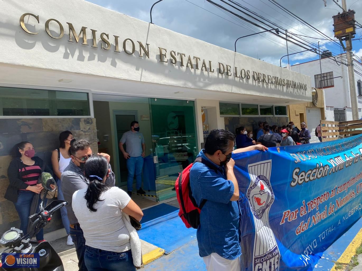 Maestros, presentan demanda contra Silvano Aureoles en la CEDH 