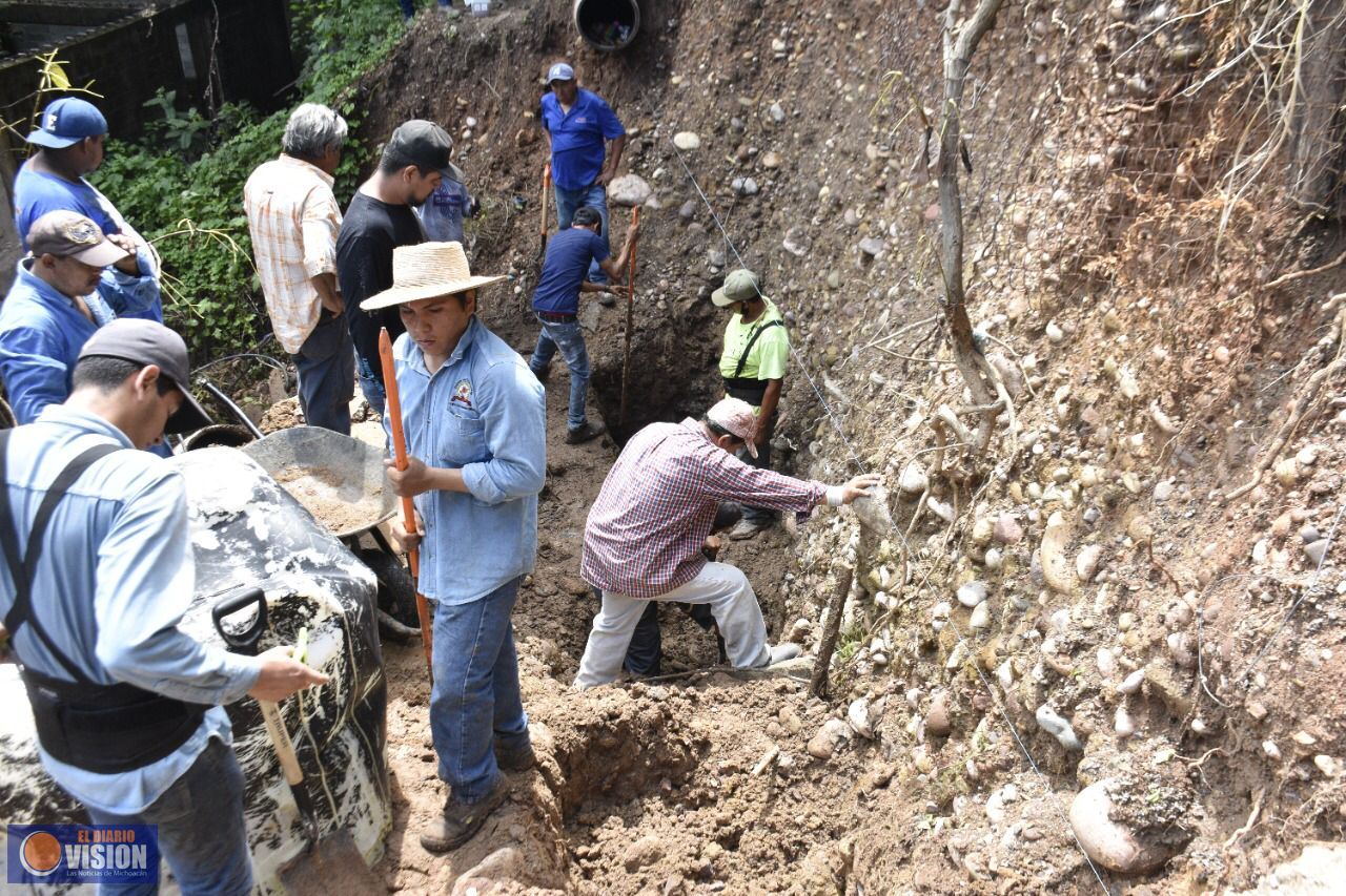 Miércoles Atienden autoridades problemas de agua potable en colonias.