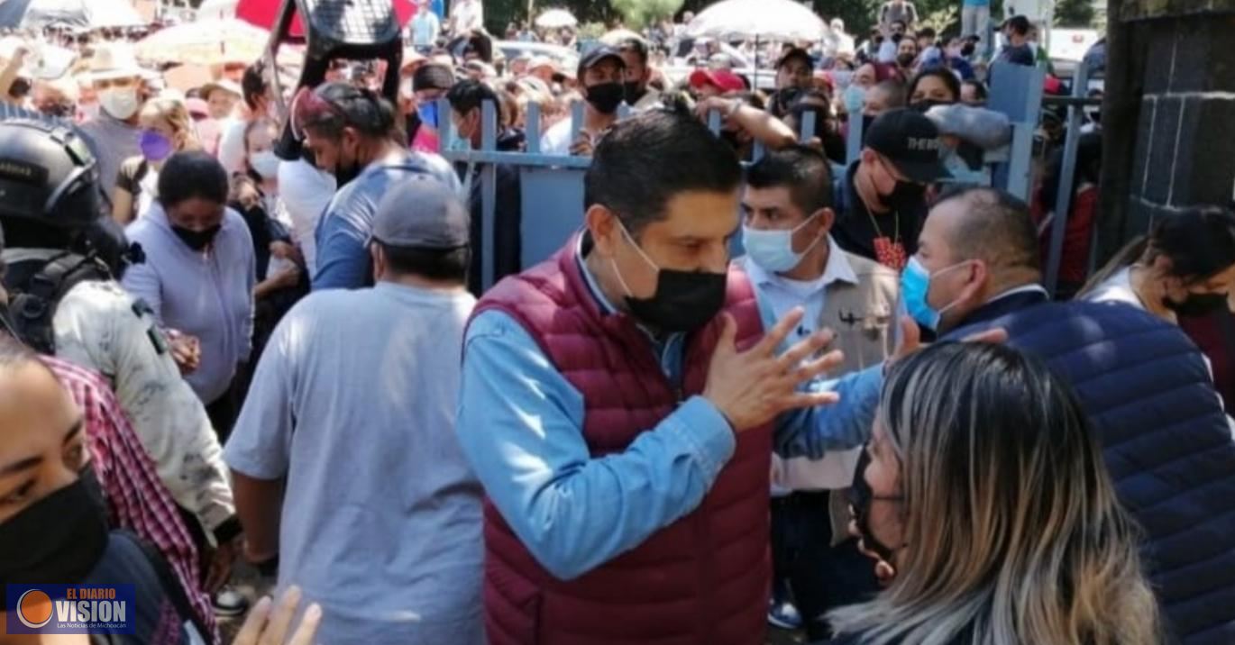 Nacho Campos, Presidente de Uruapan, gestiona más vacunas 