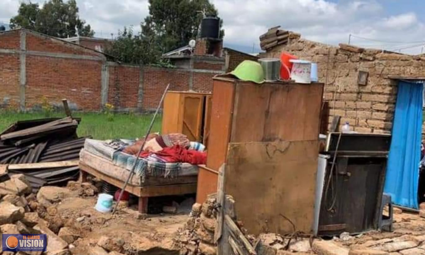 Luis Felipe León Balbanera, instruye a departamentos atender derrumbe en la colonia el Capulin