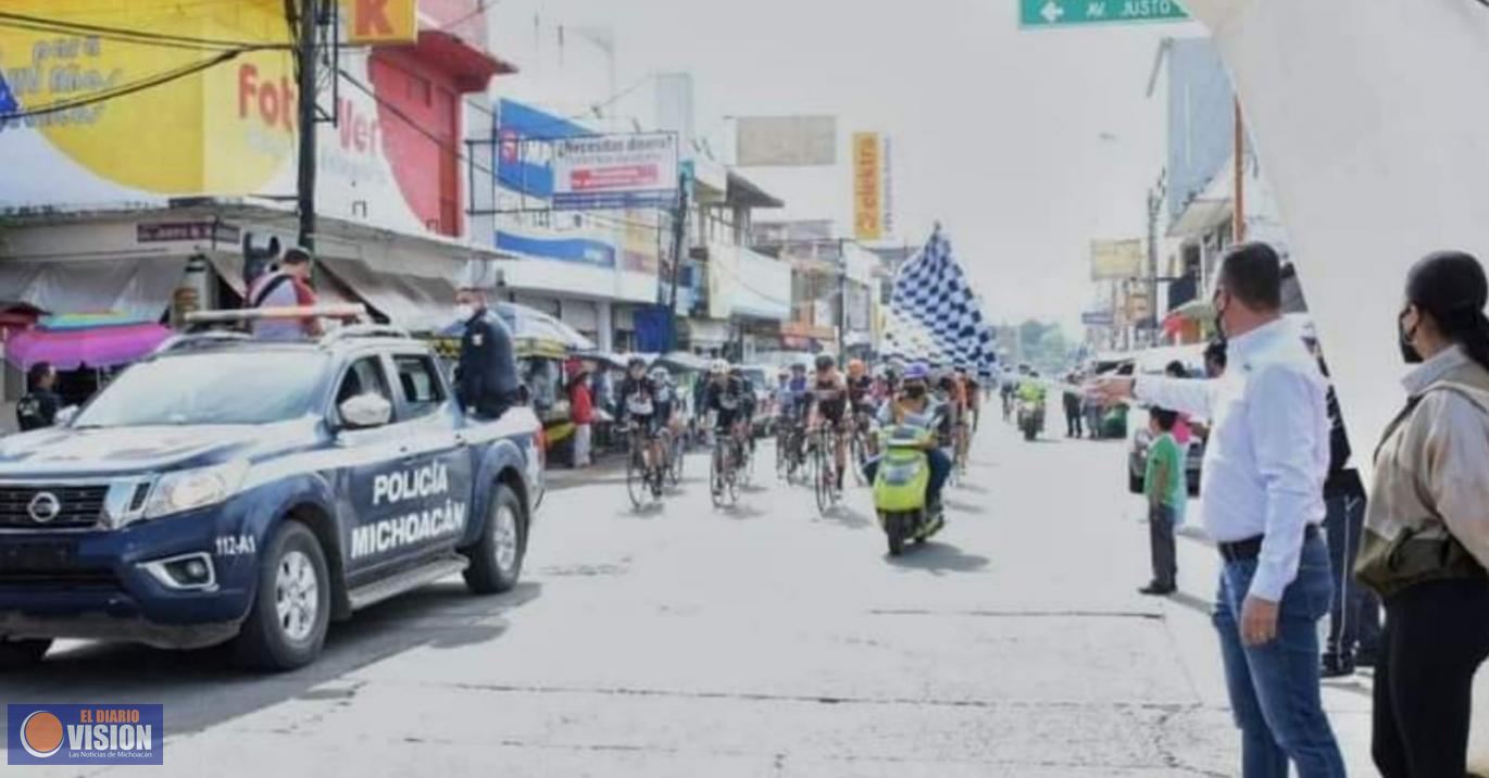 Luis Felipe León Balbanera, asistió al homenaje en honor al gran ciclista Amando 