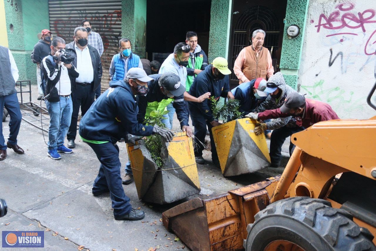 Inicia retiro ordenado de macetones de Av. Solidaridad
