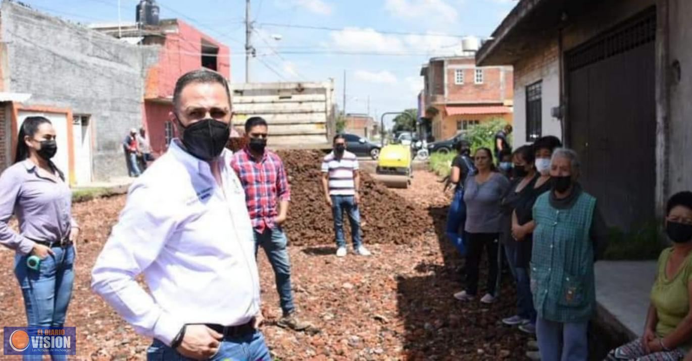 Luis Felipe León Balbanera, recorre y supervisa obras en proceso
