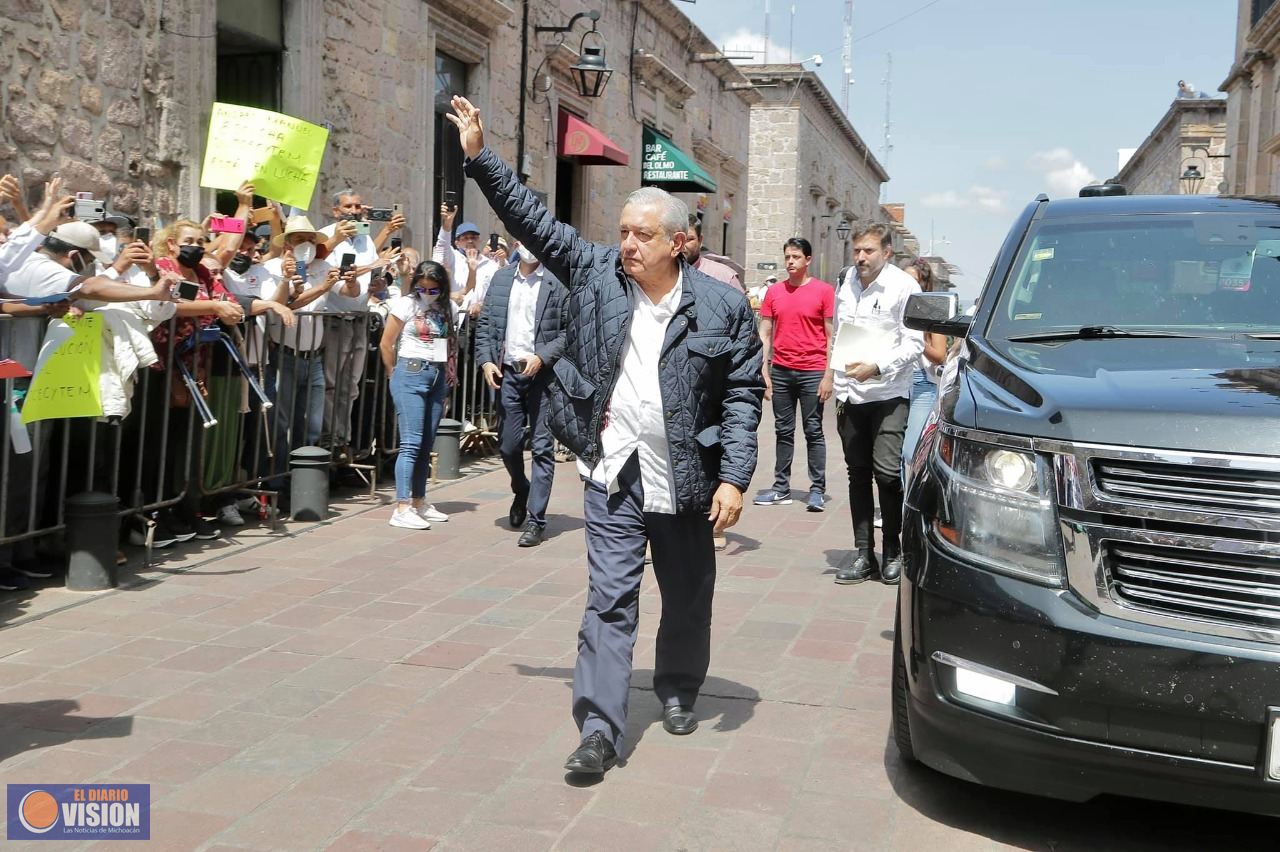 López Obrador ofrece todo su respaldo al gobernador de Michoacán