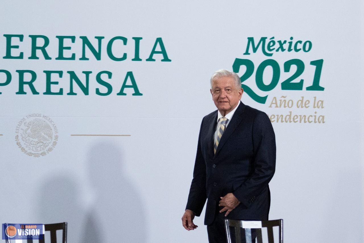 Celebra AMLO reapertura de frontera con EU 