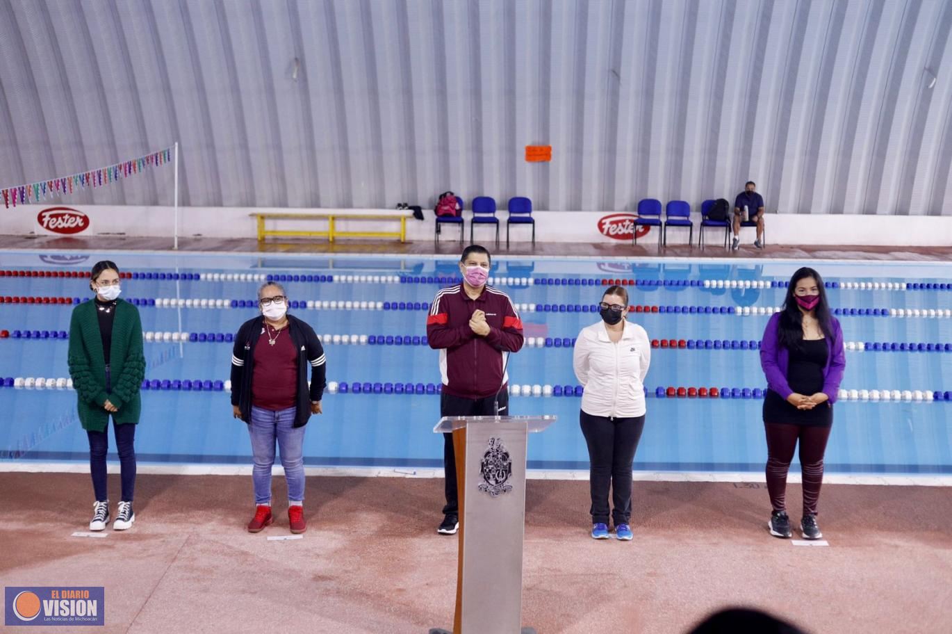 Nacho Campos inauguró torneo de natación Mártires de Uruapan 