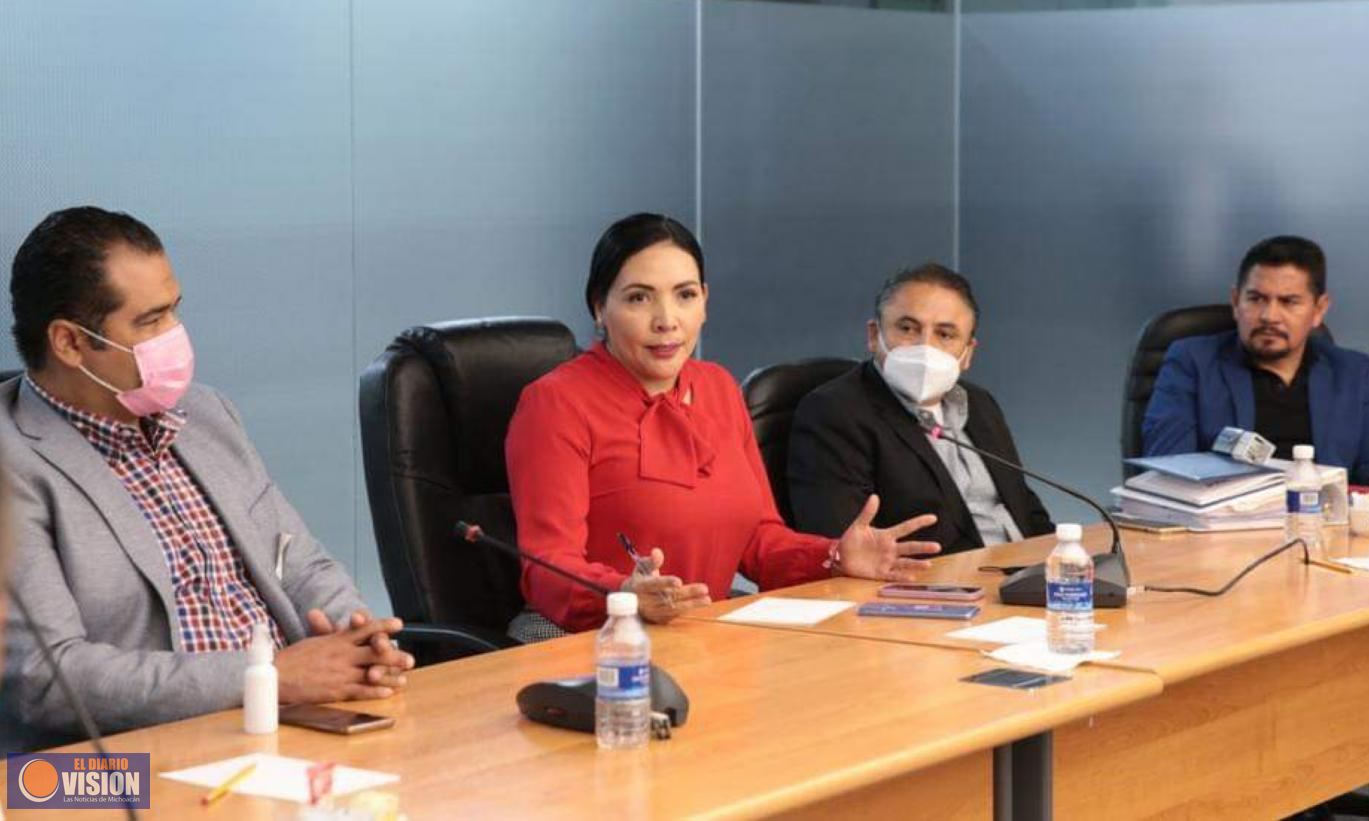 Adriana Campos Huirache, se reunió con presidentes municipales de Michoacán