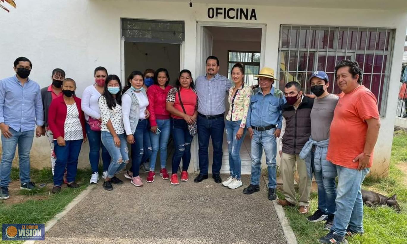 El diputado federal Roberto Carlos López, se reúne con vecinos de la Colonia Eduardo Ruiz