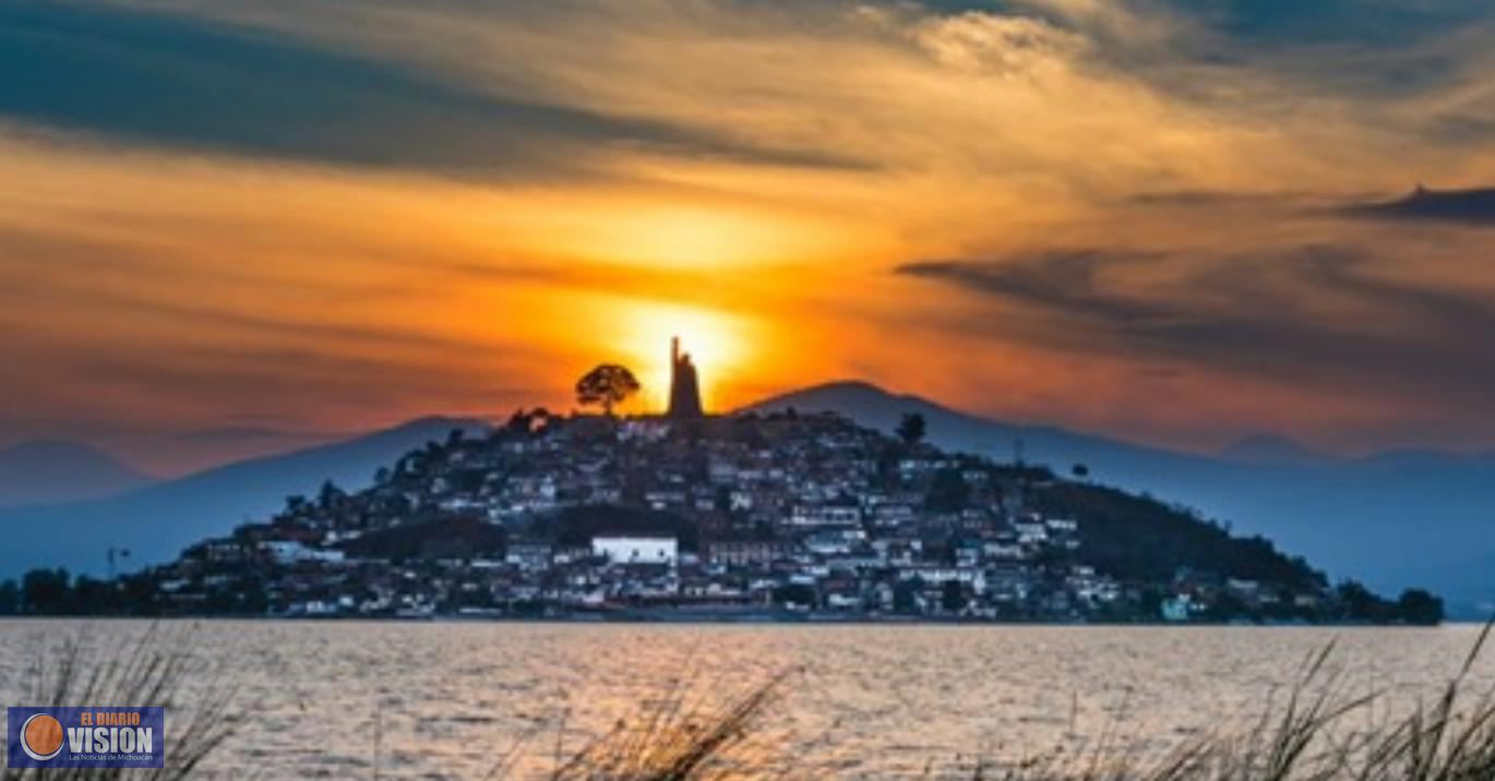 En vivo desde Janitzio: La noche más emblemática de la isla sin turistas