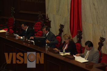 Conforman legisladores Comisiones y Comités a tiros y jalones