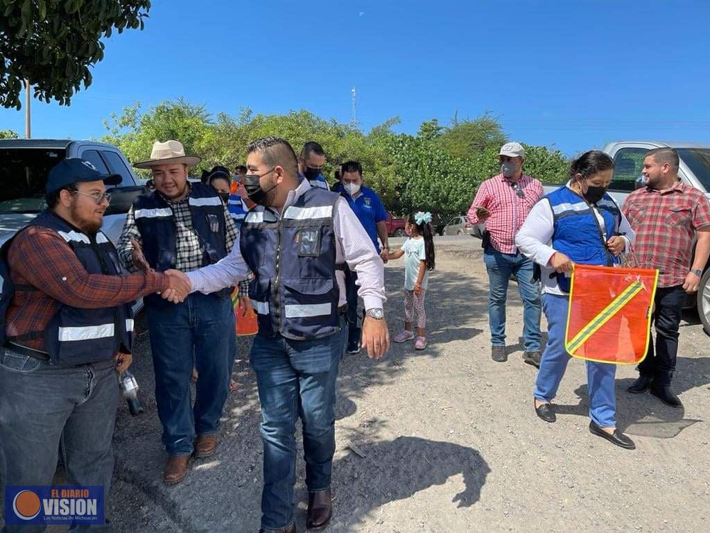 Paco Huacus puso en marcha una obra en Tepacatepec