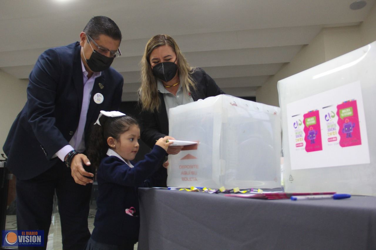 Inicia consulta infantil y juvenil del INE en Uruapan