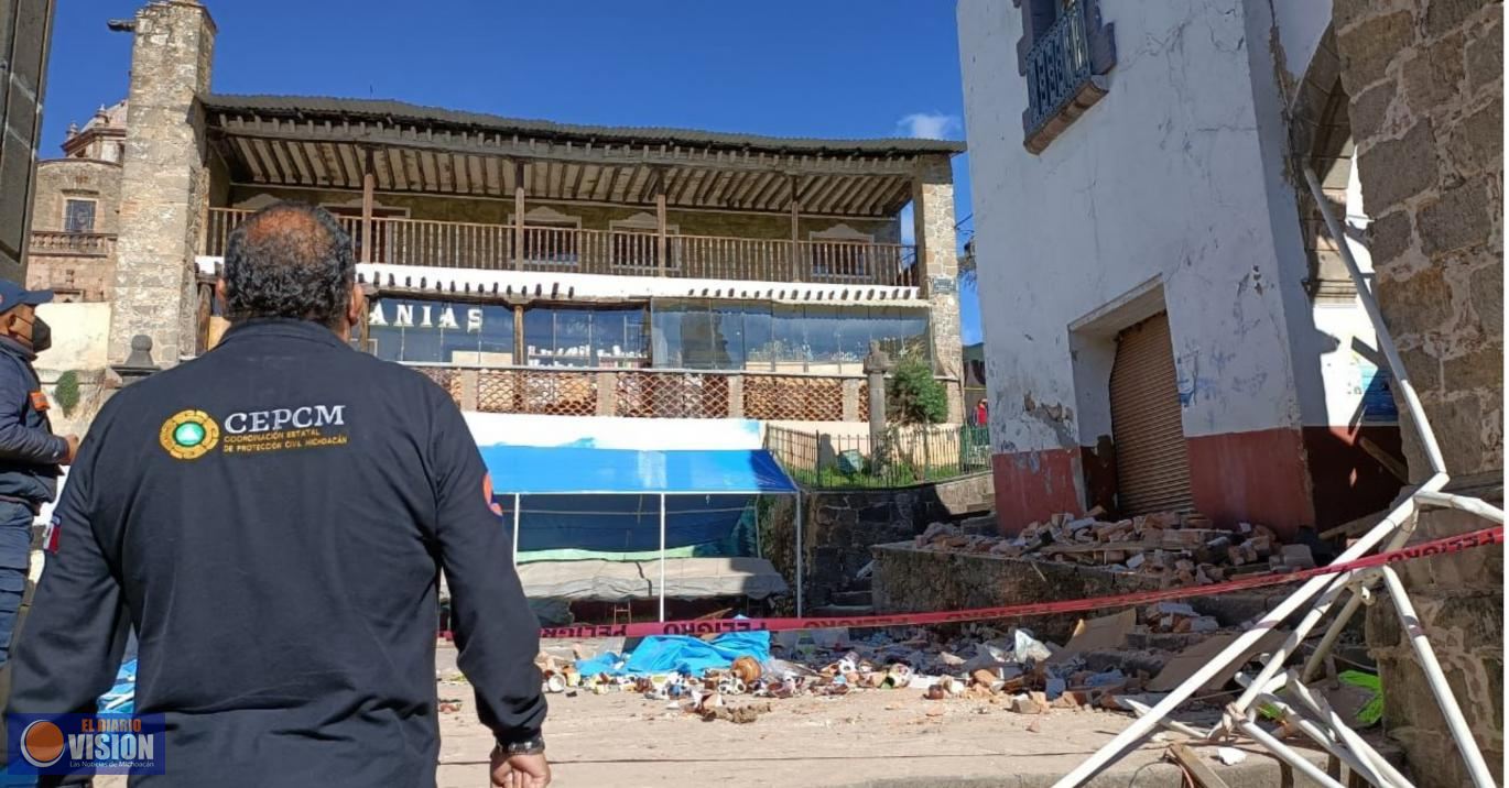 Colapsa portal Centenario en Tlalpujahua, hay 2 muertos
