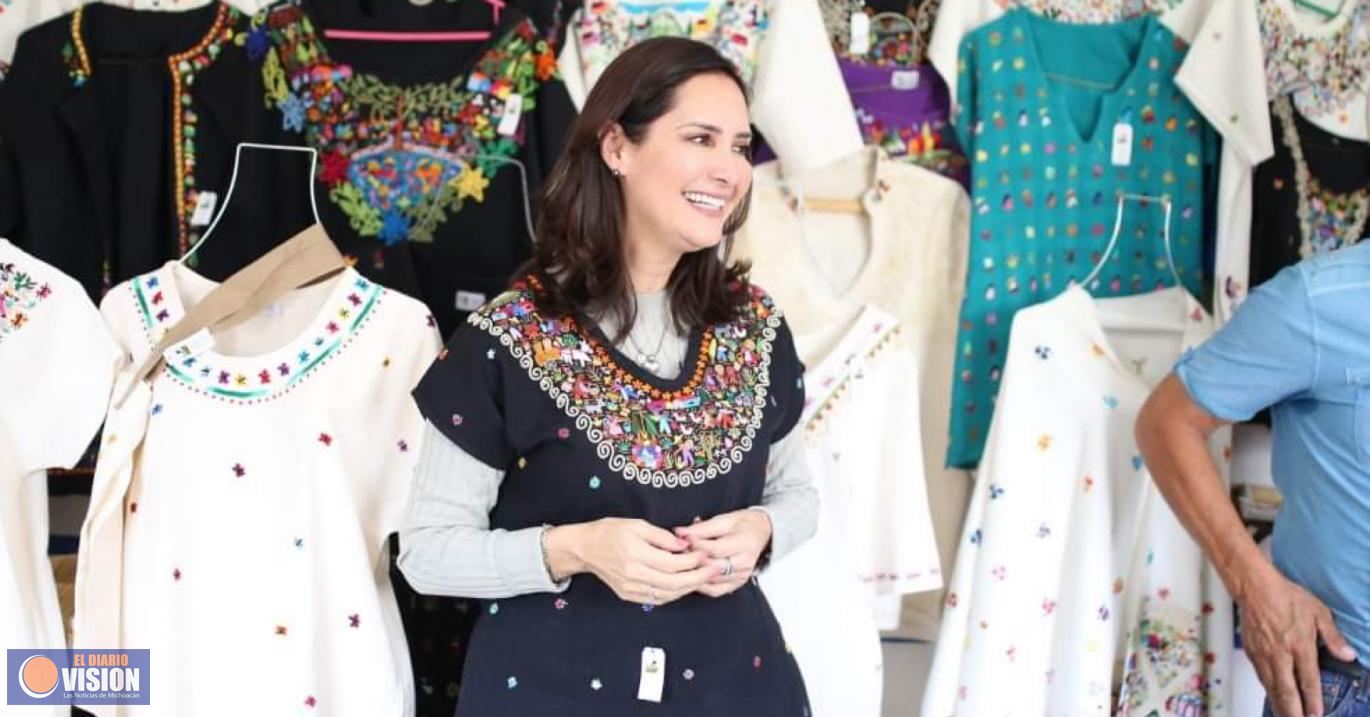 Macarena Chávez Flores se reúne con artesanos de la comunidad de Santa Cruz